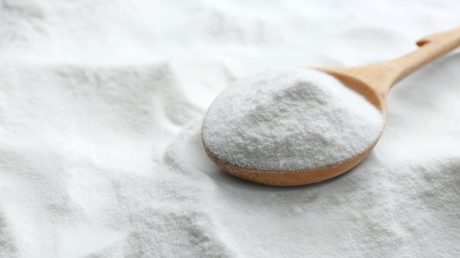 Why You Should Never Use Baking Soda On Your Skin