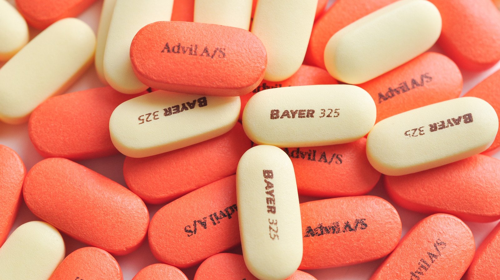 The Real Difference Between Aspirin And Ibuprofen