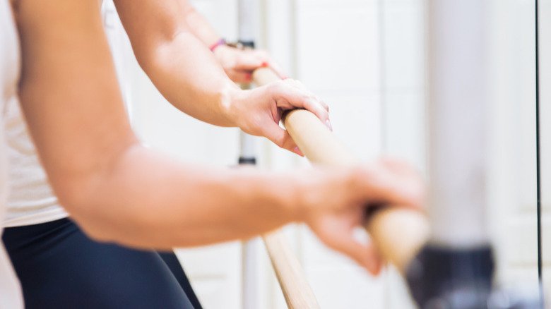 The Real Difference Between Pilates And Barre Workouts