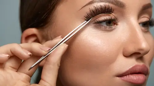 Why You Should Think Twice Before Using Fake Eyelashes