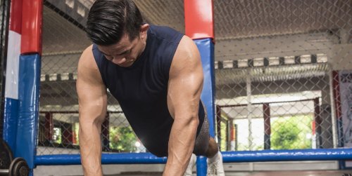 This Bodyweight Workout Uses the 'Ladder' Format for Smart Fat-loss