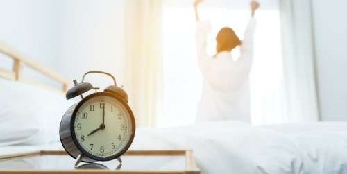 9 bad morning habits to stop now for a better day, according to sleep experts
