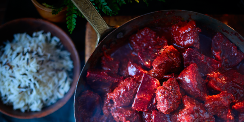 Slow cook lamb and beetroot curry
