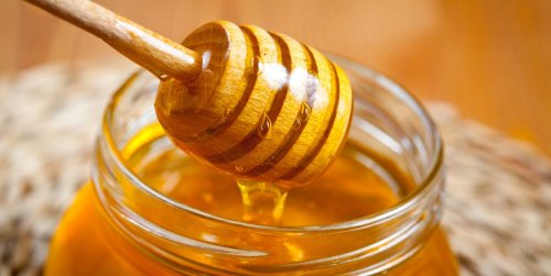 12 Ways Honey Can Up Your Beauty Game
