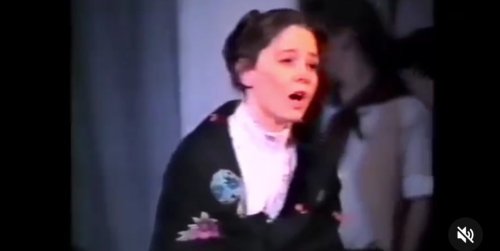 L'incredibile video di Kate Middleton che canta sul palcoscenico a 11 anni (bravissima)