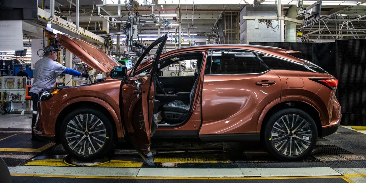 Tariffs May Cut a Third of North American Auto Production Next Week