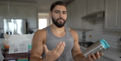 A Fitness Model Shared the Fat Loss Diet He Uses to Get Shredded