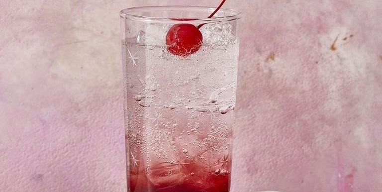 24 Best Valentine's Day Cocktails Perfect for a Romantic Toast