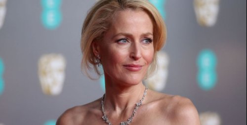 Gillian Anderson, 52, Says She’s Done Wearing Bras Even if Her ‘Breasts ...