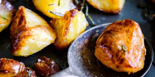 Honey Roast Potatoes Are The Best Christmas Side Dish (And They're SO Easy)