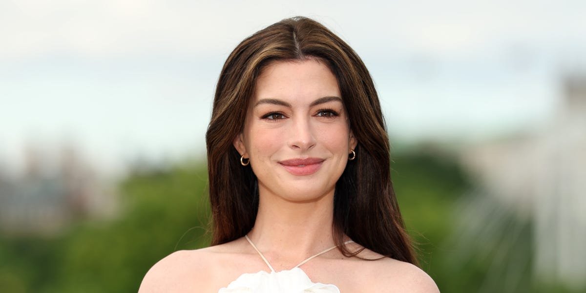 Anne Hathaway Debuts a Pixie, Her Shortest Haircut in Over a Decade