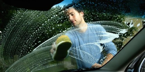 Cómo limpiar tu coche a fondo: consejos y productos