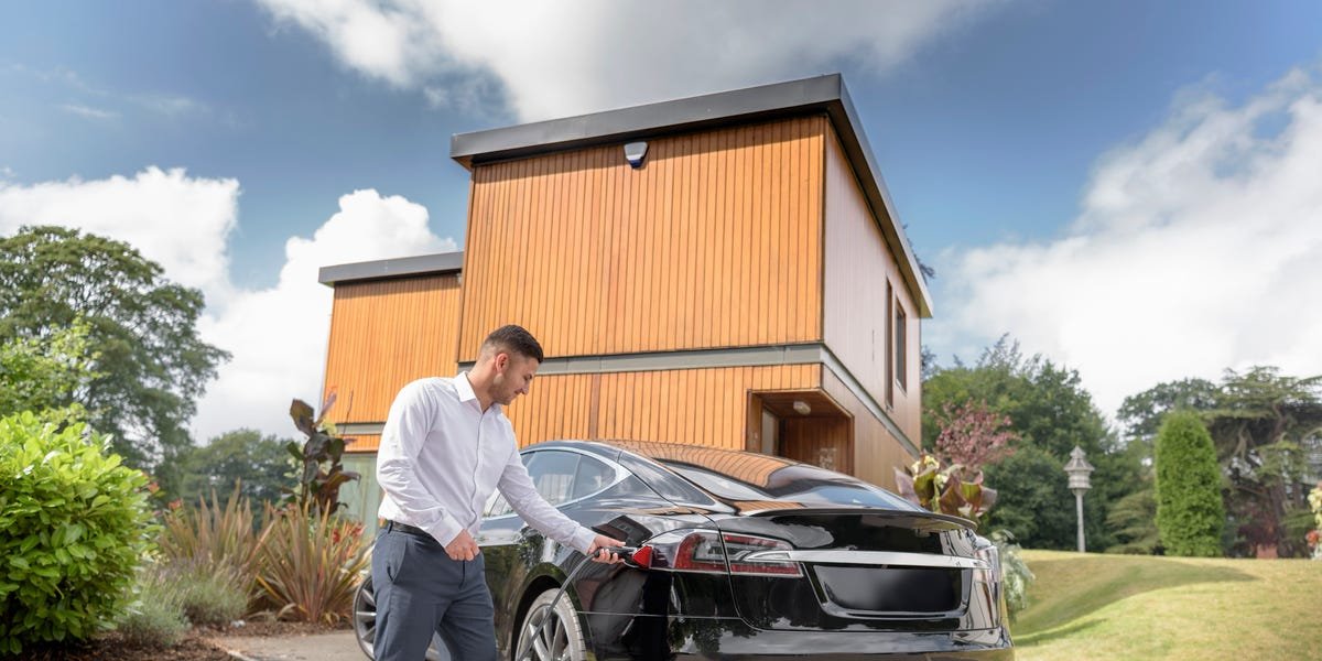 How Much Is An Electric Car? Pricing Factors & Energy Costs