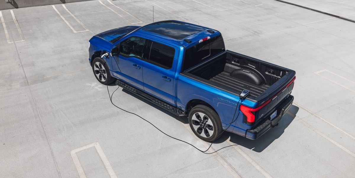2022 Ford F-150 Lightning Thinks It Can Charge Itself