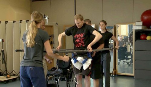 This Paralyzed Man Can Walk Again Thanks to an Incredible Device