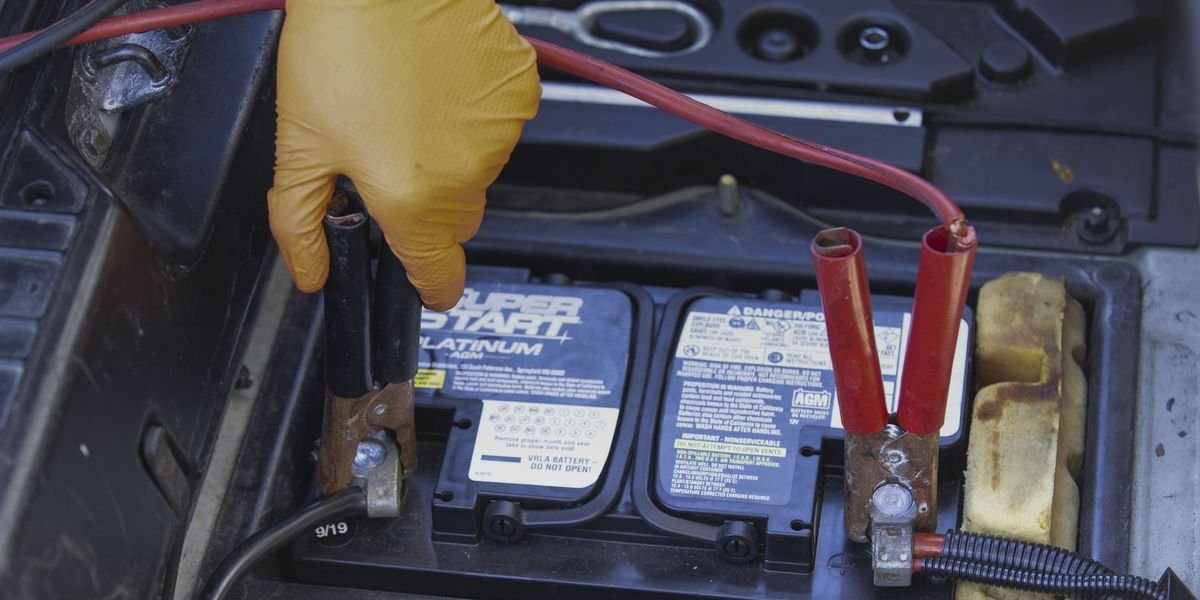 Let America’s Only McLaren F1 Mechanic Teach You How to Properly Jump-Start a Car