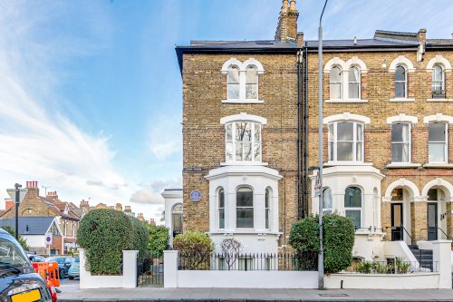 You can now buy Thomas Hardy’s beautiful former London flat