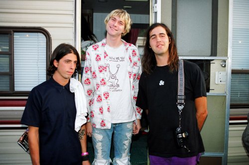 51-rarely-seen-backstage-photos-of-grunge-bands-in-the-90s-flipboard