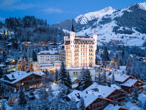 Viaggio a Gstaad per scoprire la ricetta perfetta dell'hôtellerie di lusso