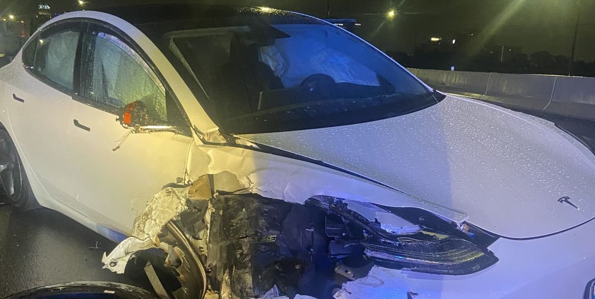Yet Another Tesla Hits Yet Another Police Car—This Time after NHTSA’s Probe Was Launched