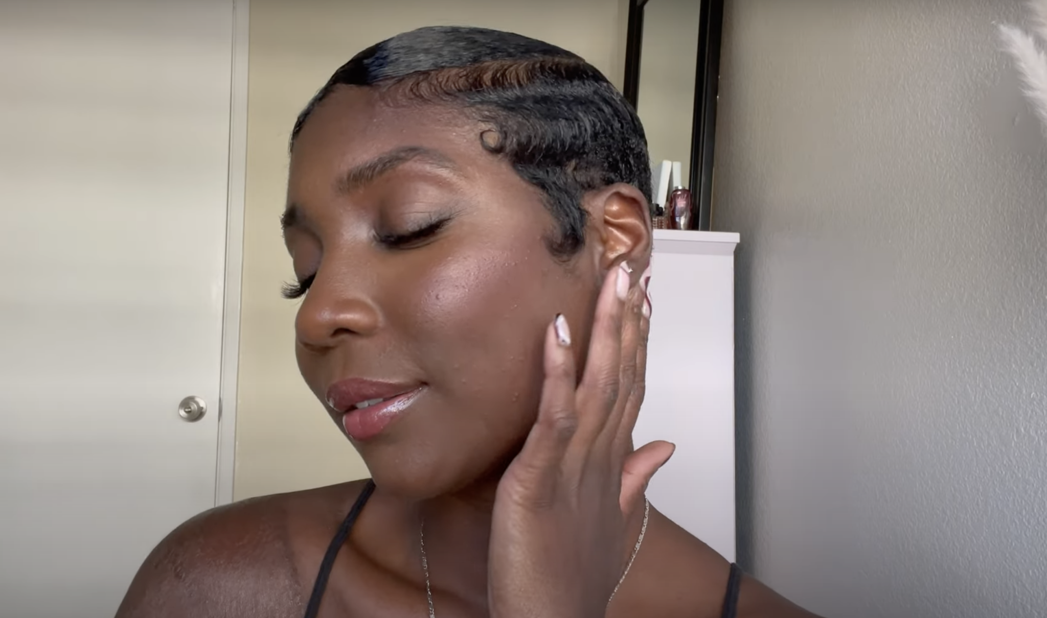 Serve Soft Glam With This Minimal Holiday Makeup Tutorial By Anika Kai
