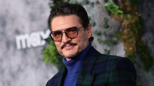 Pedro Pascal rocks thigh-high leather boots and our jaws are on the floor