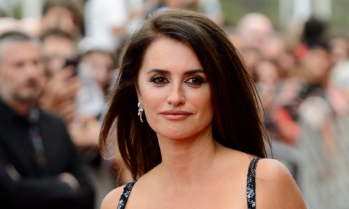 Penelope Cruz stuns in the most majestic photo in latex and high heels
