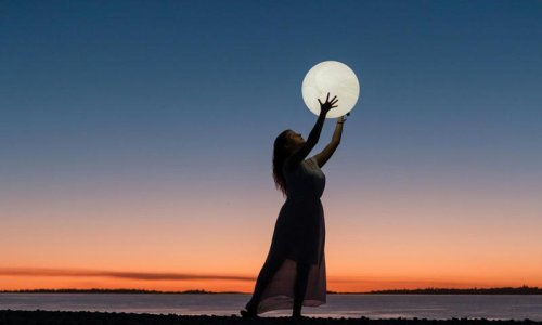 5 Tips For Manifesting Your Dreams During February 24’s Full Moon