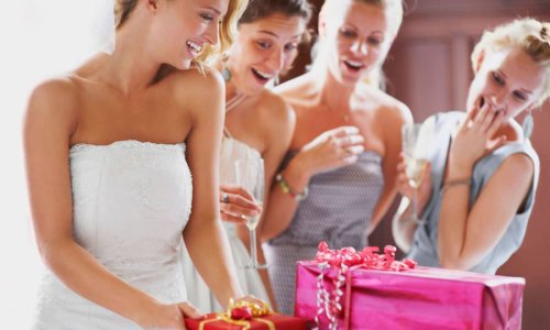 Bridesmaid Proposal Gift Ideas: 15 Ways to ask to ask your friend to be your bridesmaid