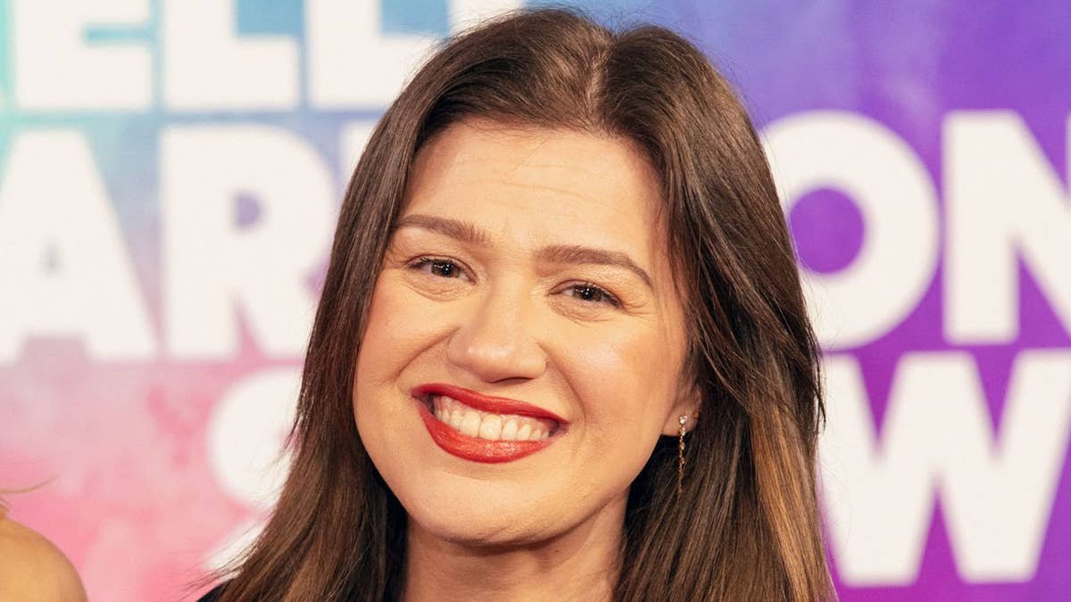 Kelly Clarkson's new hair transformation leaves fans saying the same thing