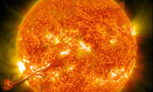 A Strong Solar Flare Is Going To Hit Earth This Weekend