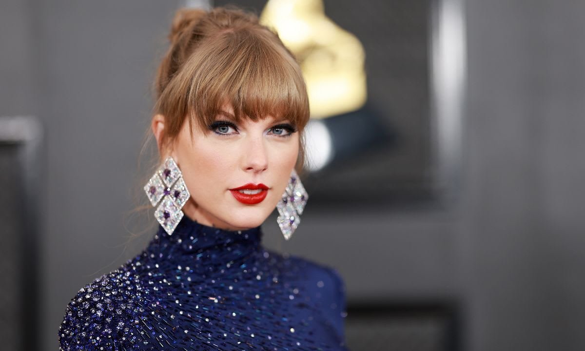 Taylor Swift brings her Midnights era glam to the 2023 Grammys