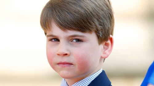 Prince Louis looks identical to big brother George in hand-me-down ...