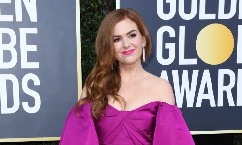 Isla Fisher shocks with appearance in new photo from set of Wolf Like Me