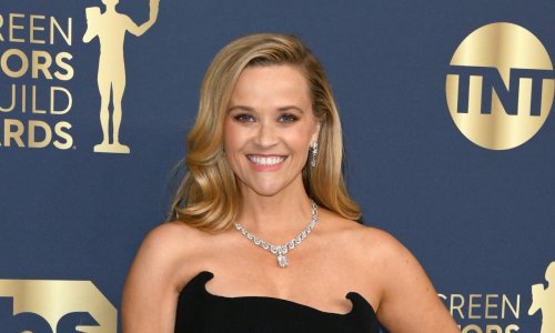 Reese Witherspoon's latest swimsuit photo by the beach is too good to miss