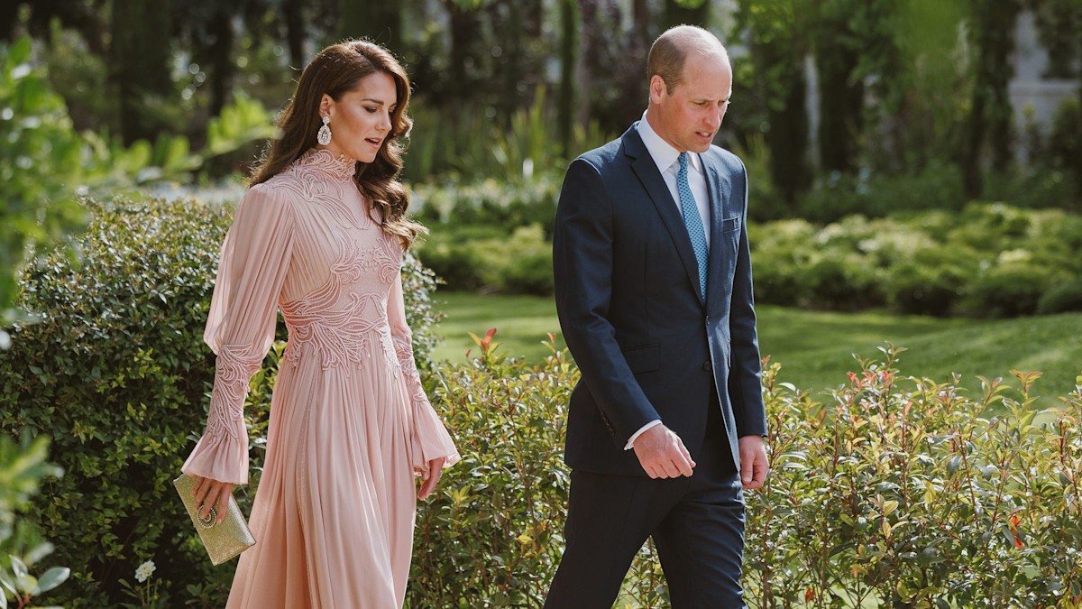 Princess Kate glows in pink lacy gown at Jordanian royal wedding