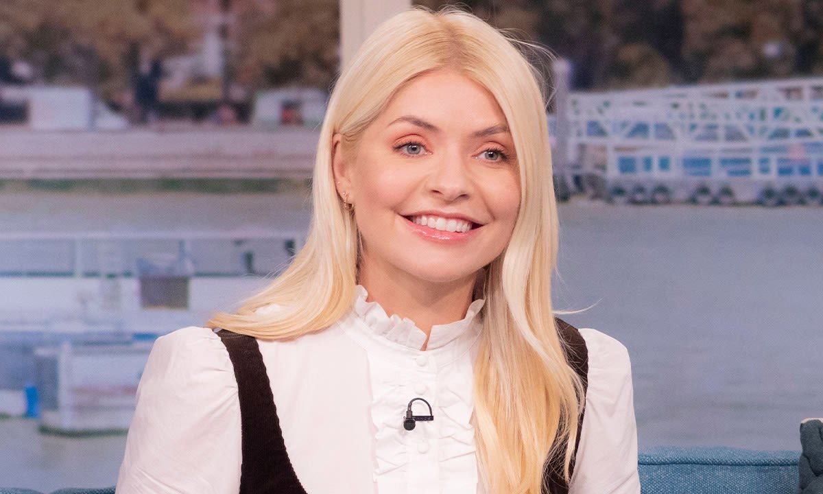 Holly Willoughby's home is transformed into a winter wonderland - see photo
