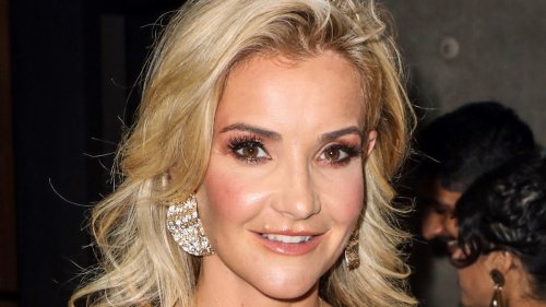 Helen Skelton is a total goddess in curve-hugging swimsuit