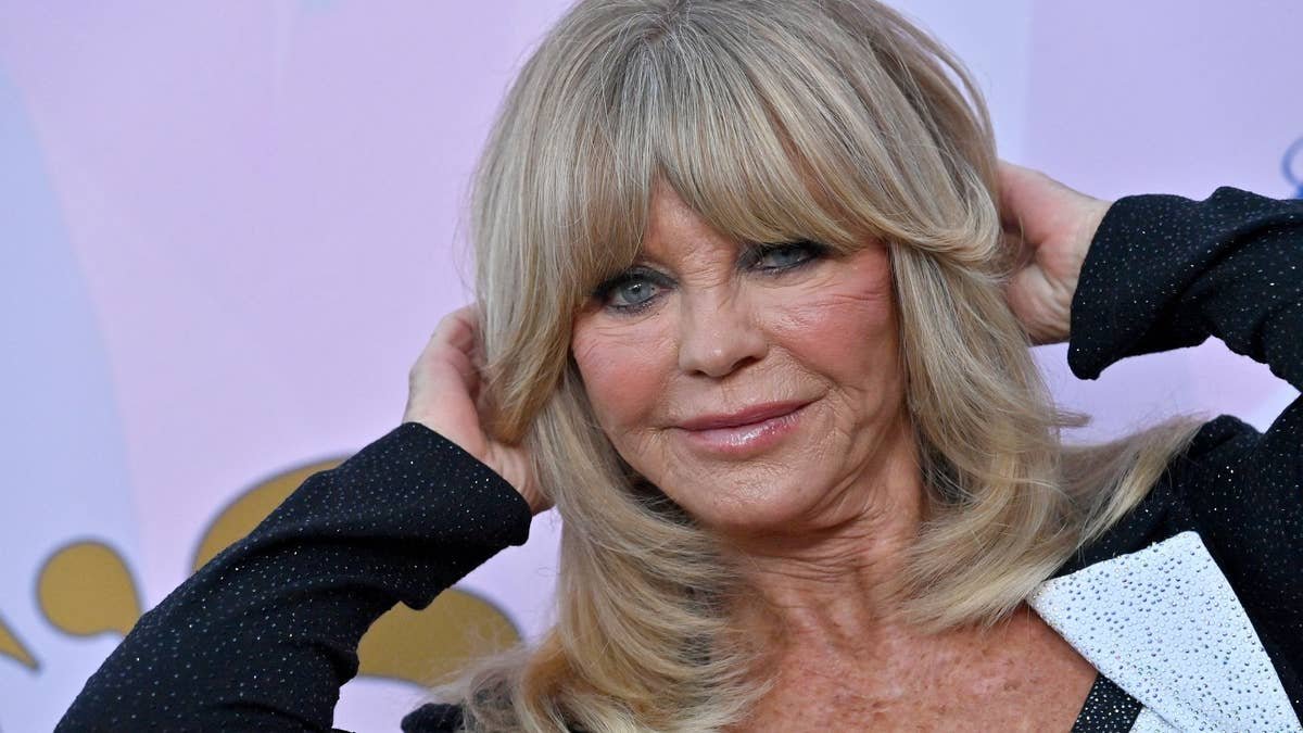 Goldie Hawn's gorgeous family enjoy beach vacation in Italy in stunning photos
