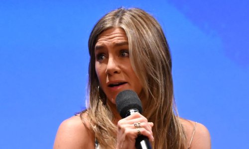 Jennifer Aniston pays emotional tribute to her father, 'a true icon', at Daytime Emmys