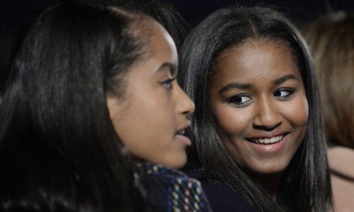 Sasha Obama stuns in colorful crop top – and reveals her surprising tattoo!