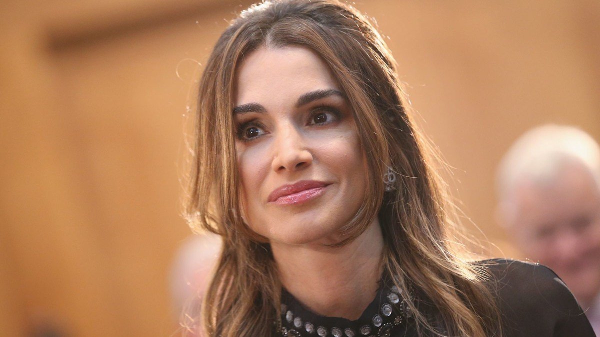 Smiling Queen Rania is a glam mother-of-the-groom for Crown Prince Hussein's royal wedding