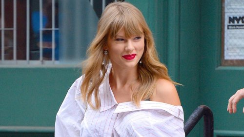 Taylor Swift is a vision in ditsy floral corset and retro shorts ...