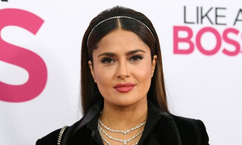 Salma Hayek Stuns With Radiant Fresh-faced Weekend Selfie | Flipboard