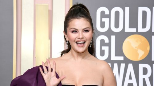 Selena Gomez Shows Off Her Incredible Curves In Swimsuit After Addressing Weight Gain Flipboard 