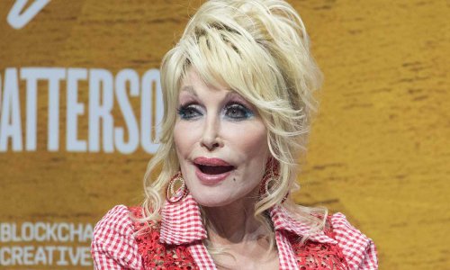 Dolly Parton shares surprising photo of Queen Elizabeth II – and fans notice same thing