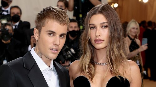 WATCH Justin Bieber's special poolside surprise for Hailey on milestone day