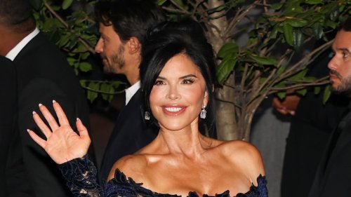 Lauren Sanchez's bra top and bandage skirt is so millennial hen-do-coded