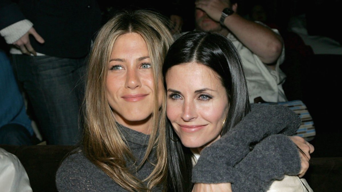 Courteney Cox Shares Epic Throwback Post In Sweet Tribute To Jennifer ...