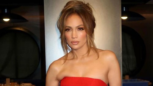 Jennifer Lopez Sets Pulses Racing As She Showcases Incredibly Toned 